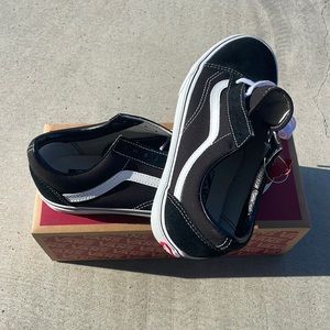 Van’s Old Skool black and white NWT WIDE width